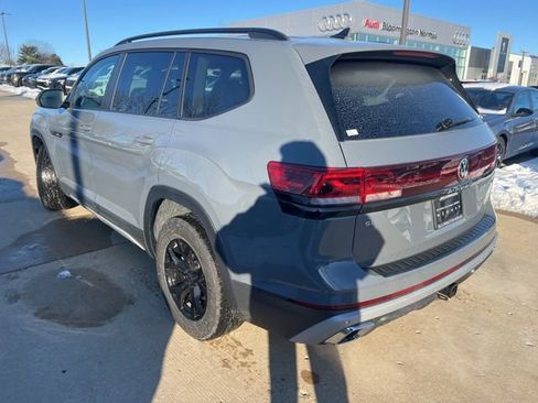 New 2026 Volkswagen Atlas Peak Edition image 4