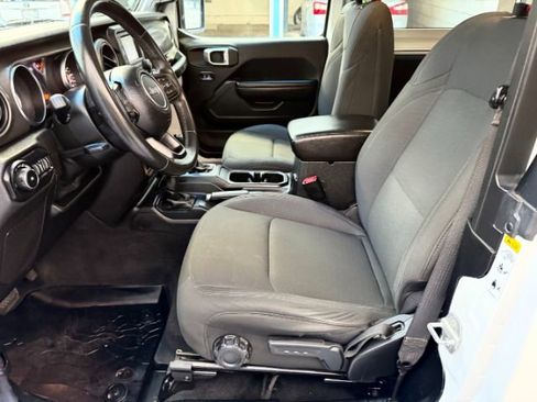 Used 2019 Jeep Wrangler Sport image 10