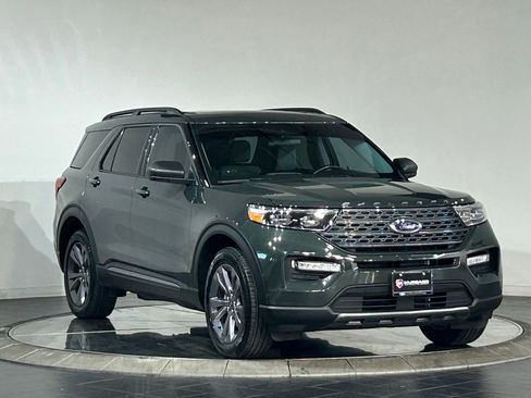 Used 2021 Ford Explorer XLT w/ Equipment Group 202A AWD/4WD image 2