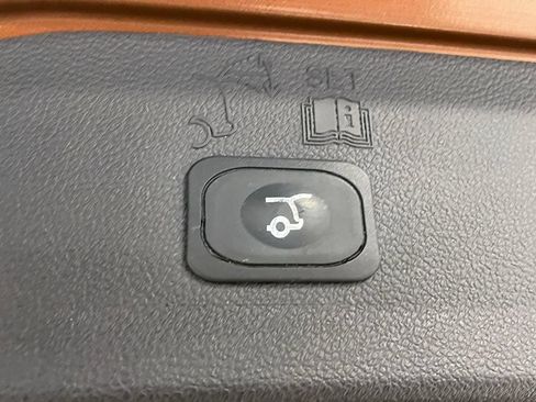 Used 2017 Ford Escape Titanium w/ Equipment Group 301A AWD/4WD image 14