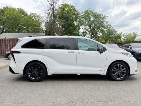 Used 2021 Toyota Sienna XSE w/ XSE Plus Package FWD image 5