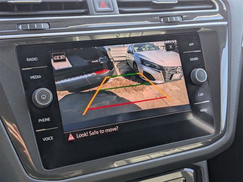 Used 2024 Volkswagen Tiguan SE image 21