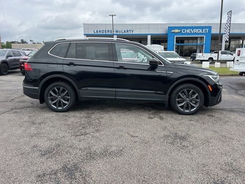 Used 2022 Volkswagen Tiguan SE FWD image 2