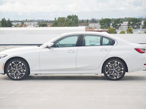 Used 2026 BMW 330i xDrive Sedan w/ Convenience Package AWD/4WD image 4