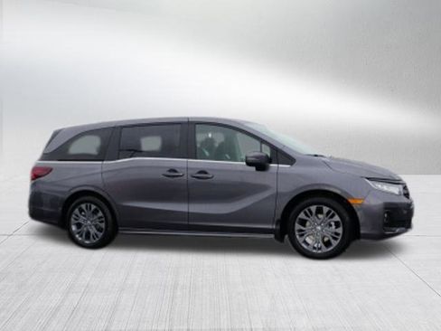 New 2026 Honda Odyssey Touring image 2