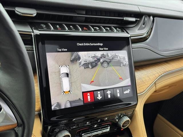 Used 2025 Jeep Grand Cherokee L Summit AWD/4WD image 15