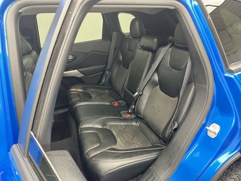 Used 2022 Jeep Cherokee Latitude w/ Sun & Sound Group image 11