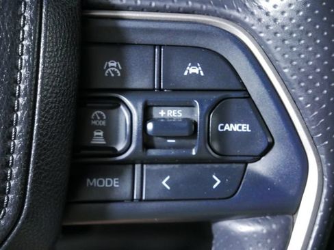 Used 2025 Toyota 4Runner SR5 AWD/4WD image 25