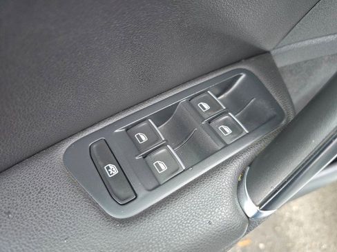 Used 2015 Volkswagen Golf SEL image 24