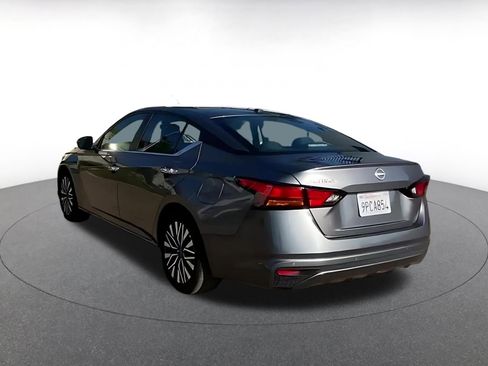 Used 2025 Nissan Altima 2.5 SV image 15