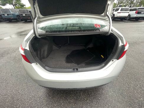 Used 2015 Toyota Corolla LE FWD image 15