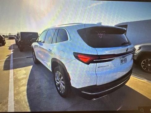 Used 2026 Buick Enclave Preferred FWD image 3