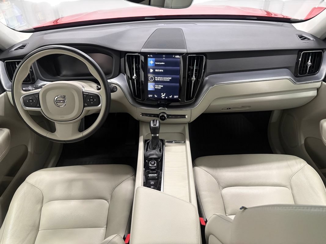 Used 2020 Volvo XC60 T5 Momentum w/ Protection Package AWD/4WD image 17