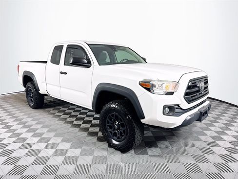 Used 2019 Toyota Tacoma SR w/ SX Package image 4