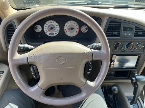 Used 2001 Nissan Pathfinder SE AWD/4WD image 14