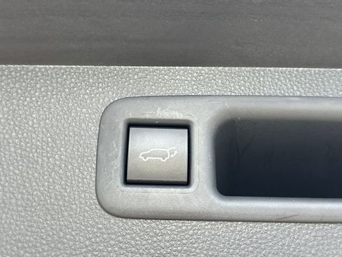 Used 2022 Toyota Highlander XLE AWD/4WD image 25