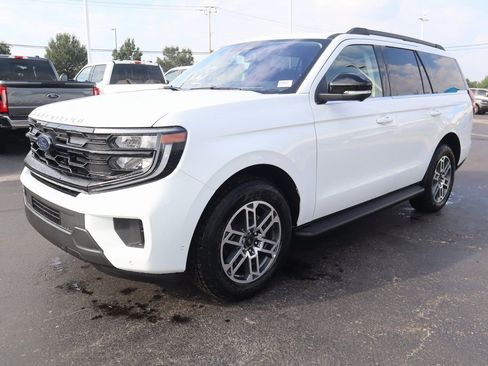 New 2025 Ford Expedition Active image 11