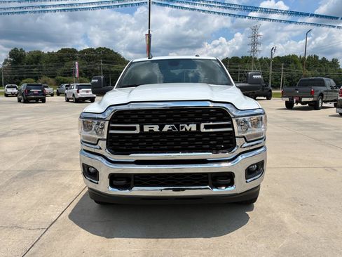 Used 2024 RAM 2500 Big Horn AWD/4WD image 3