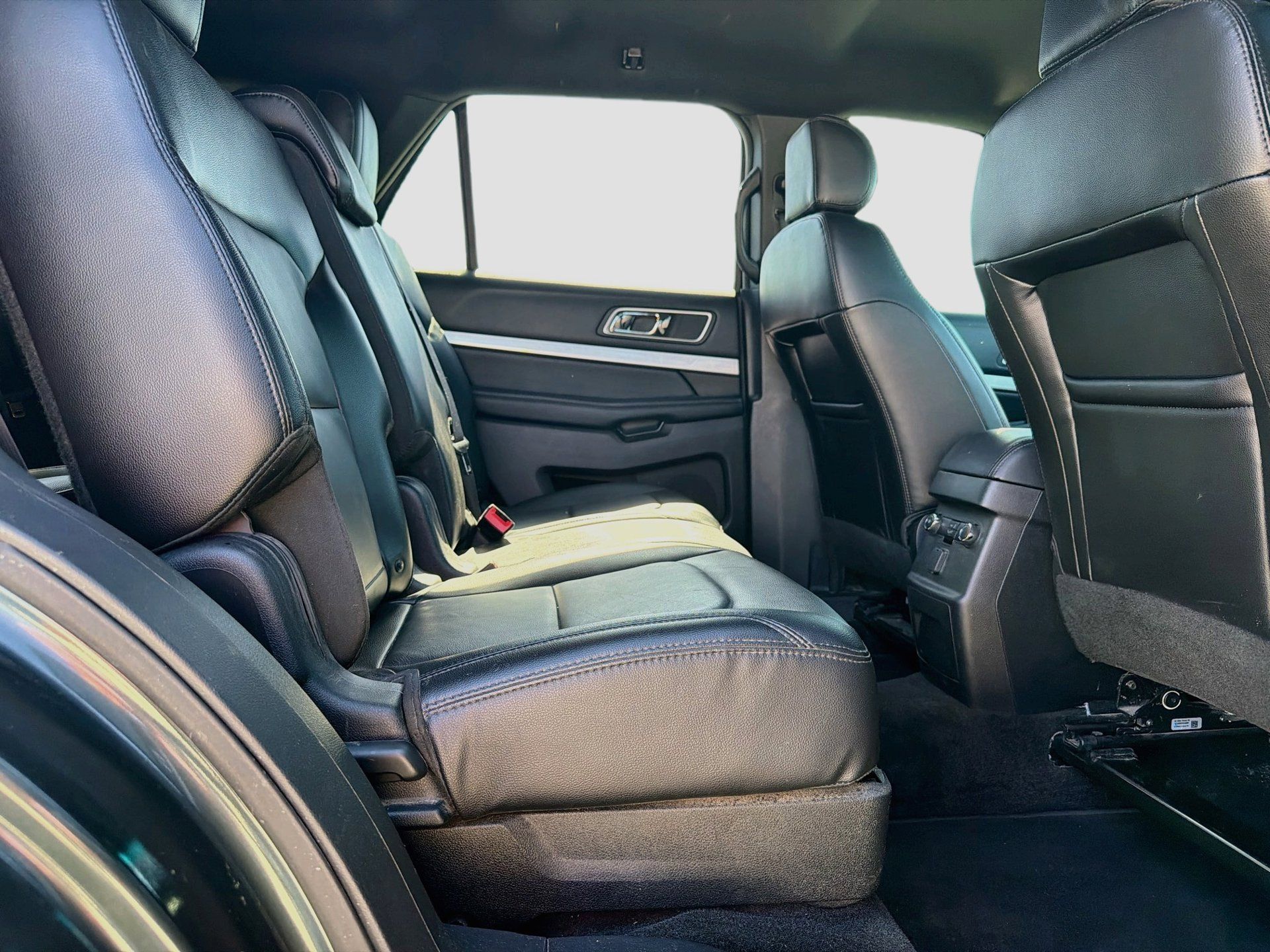 Used 2016 Ford Explorer XLT FWD image 31