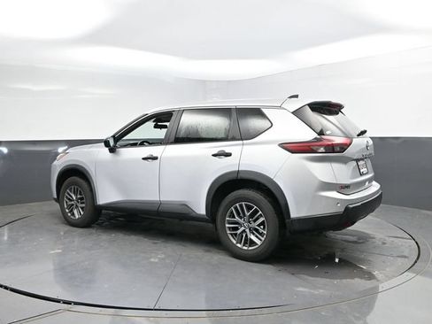 Used 2024 Nissan Rogue S FWD image 8