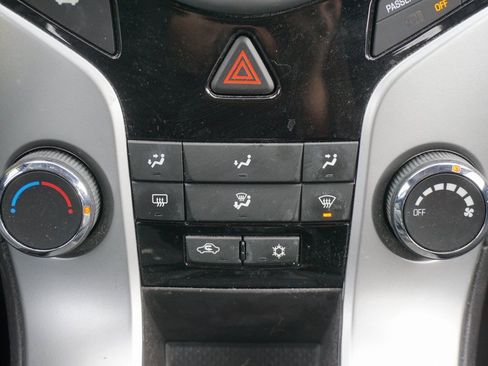 Used 2016 Chevrolet Cruze LT image 10