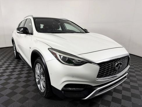 Used 2017 INFINITI QX30 Premium w/ Navigation Package AWD/4WD image 5
