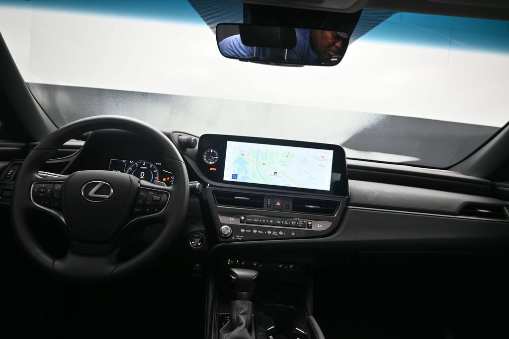Used 2025 Lexus ES 350 w/ Premium Package FWD image 18