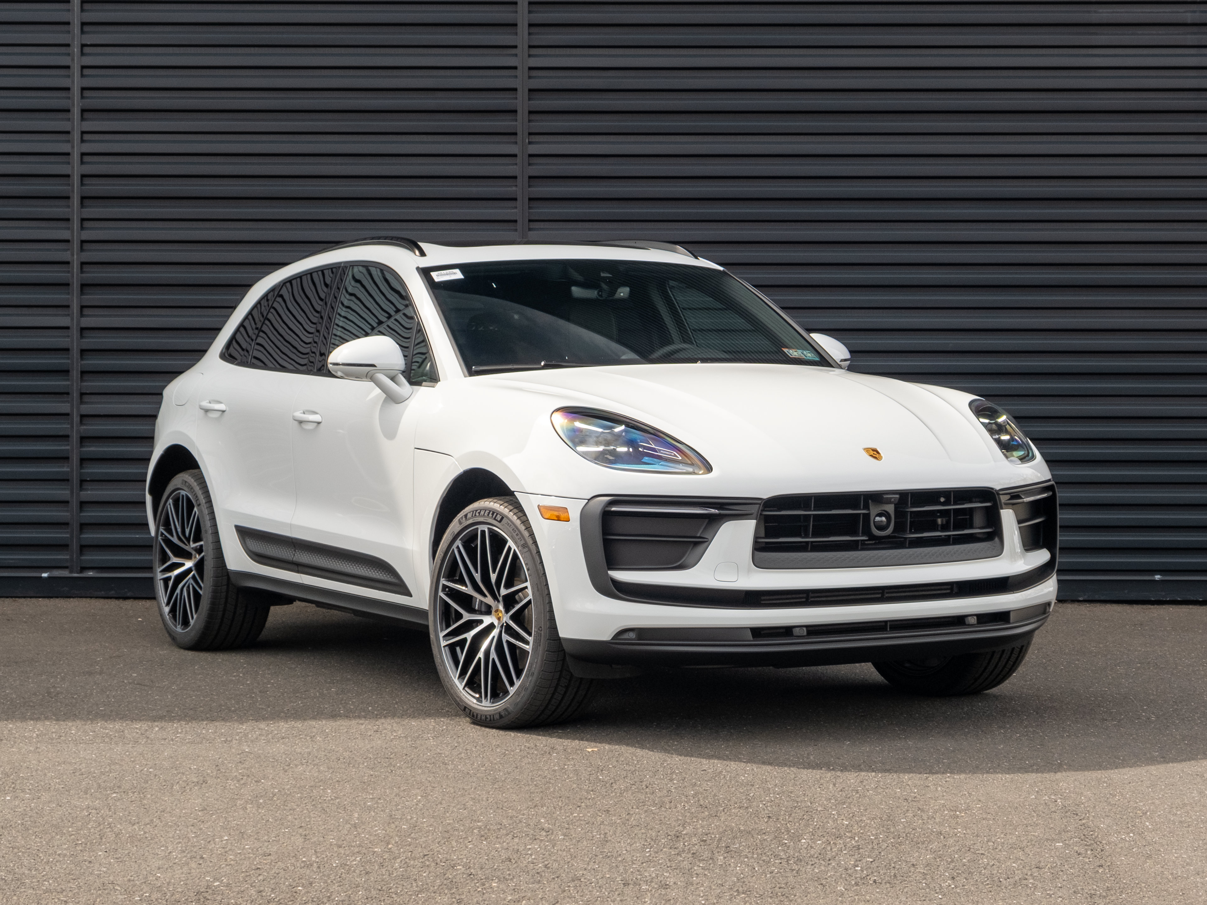 Certified 2026 Porsche Macan AWD/4WD image 10