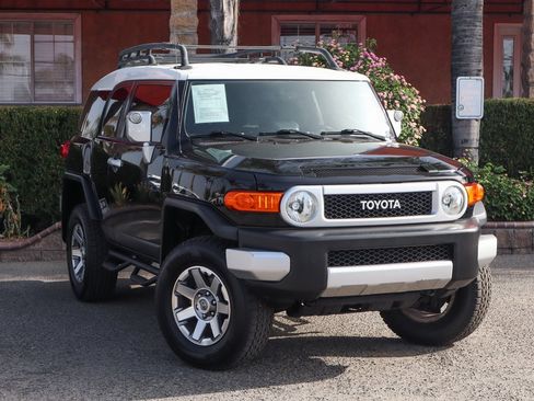 Used 2014 Toyota FJ Cruiser 4WD image 2