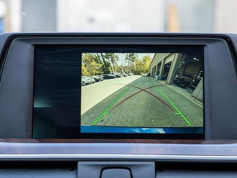 Used 2018 BMW 330i xDrive Sedan w/ Convenience Package AWD/4WD image 18