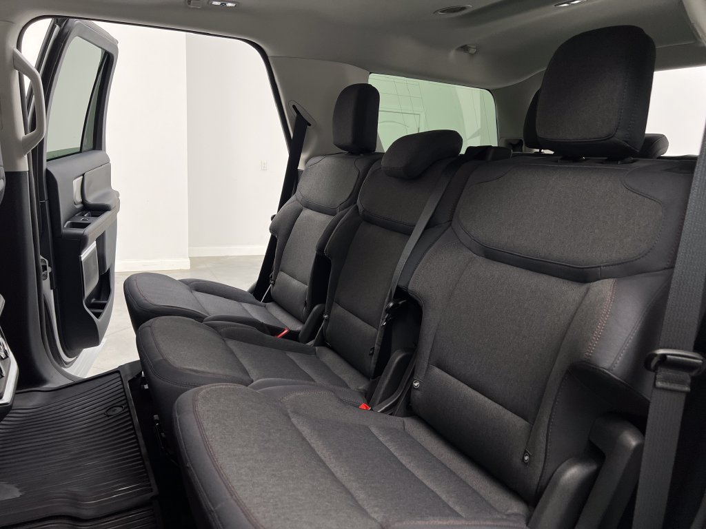 Used 2025 Ford Expedition Active RWD image 16