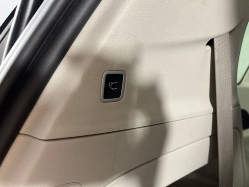 Used 2023 Chrysler Pacifica Touring-L FWD image 53