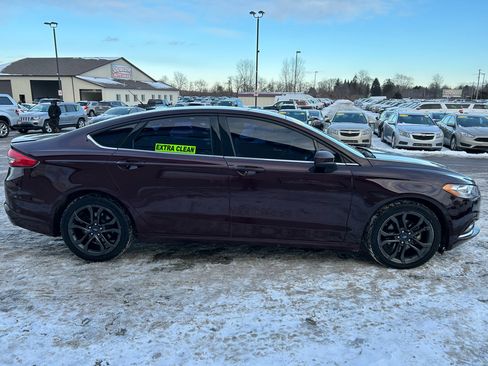 Used 2018 Ford Fusion SE w/ Equipment Group 201A image 4
