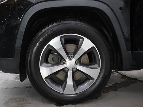 Used 2019 Jeep Cherokee Limited AWD/4WD image 31