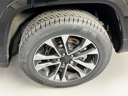 Used 2023 Jeep Grand Cherokee L Overland image 34