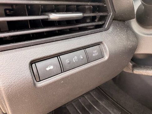 Used 2025 Nissan Altima 2.5 SV FWD image 12