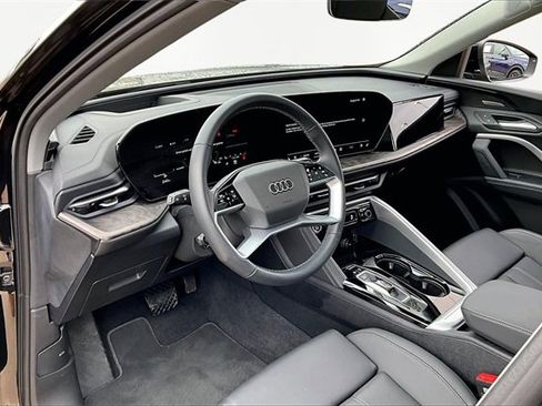 Used 2025 Audi Q5 Premium Plus w/ Premium Plus image 13