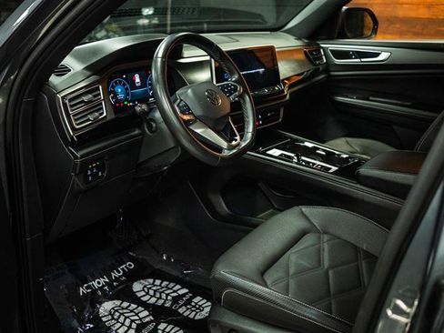 Used 2024 Volkswagen Atlas Cross Sport SE FWD image 9