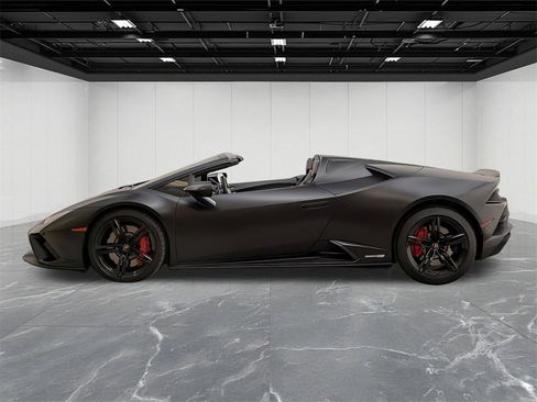 Used 2020 Lamborghini Huracan EVO image 2