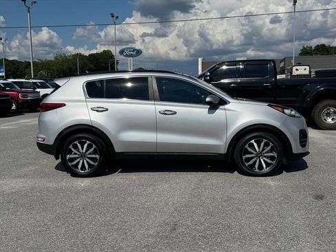 Used 2019 Kia Sportage EX w/ EX Technology Package FWD image 2