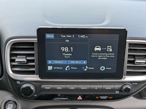 Certified 2025 Hyundai Venue SEL image 18