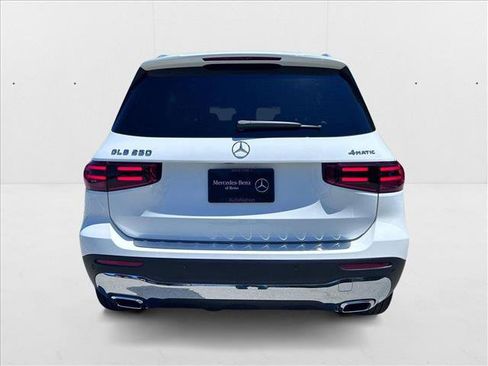 New 2025 Mercedes-Benz GLB 250 4MATIC image 8
