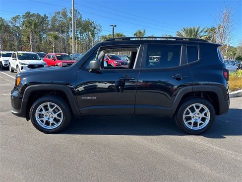 Used 2022 Jeep Renegade Latitude image 3