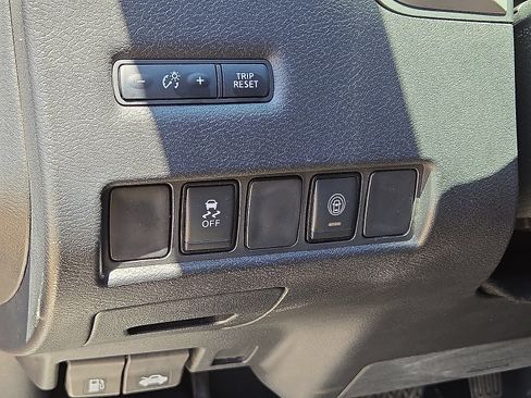 Used 2023 Nissan Murano SV FWD image 23