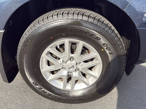 Used 2015 Nissan Frontier SV w/ SV Value Truck Package AWD/4WD image 29