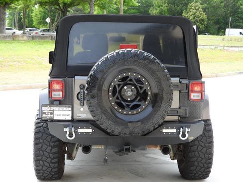 Used 2016 Jeep Wrangler Sahara w/ Connectivity Group AWD/4WD image 18