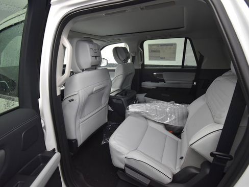 New 2026 Ford Expedition Max Platinum w/ Platinum Ultimate Package image 9
