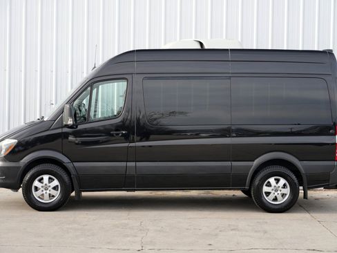 Used 2018 Mercedes-Benz Sprinter 2500 image 37