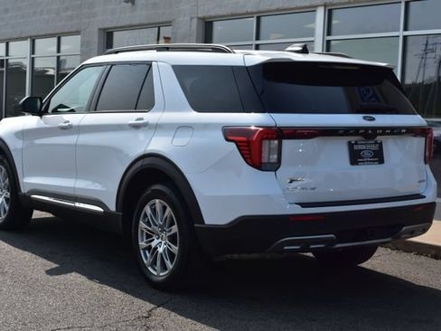 Used 2025 Ford Explorer Active w/ Active Comfort Package AWD/4WD image 9
