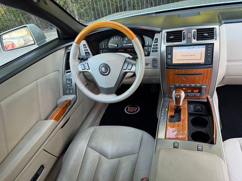 Used 2006 Cadillac XLR RWD image 30